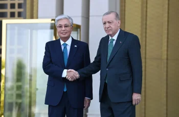 Анкарада Қасым-Жомарт Тоқаевты салтанатты қарсы алу өтті