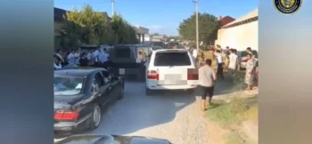 Түркістан облысында қыз ұзату кезінде жүргізушілер кортеждің алдына шығу үшін бірін-бірі соққан