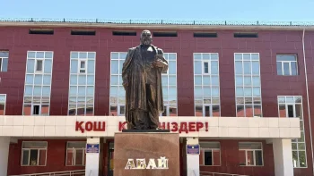 Мектептен университетке дейін: Абай тағылымы жас ұрпақпен бірге