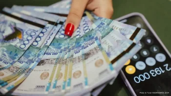 Қызылордада өзіне және 6 мұғалімнің шотына негізсіз ақша аударған есепші сотталды