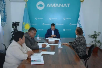 Аудан әкімі Айтбай Жандарбеков тұрғындарды жеке қабылдады