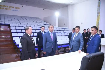 Аудан әкімі Әйтеке би кентіндегі мектептерді аралап, оқу ошақтарының жай-күйімен танысты